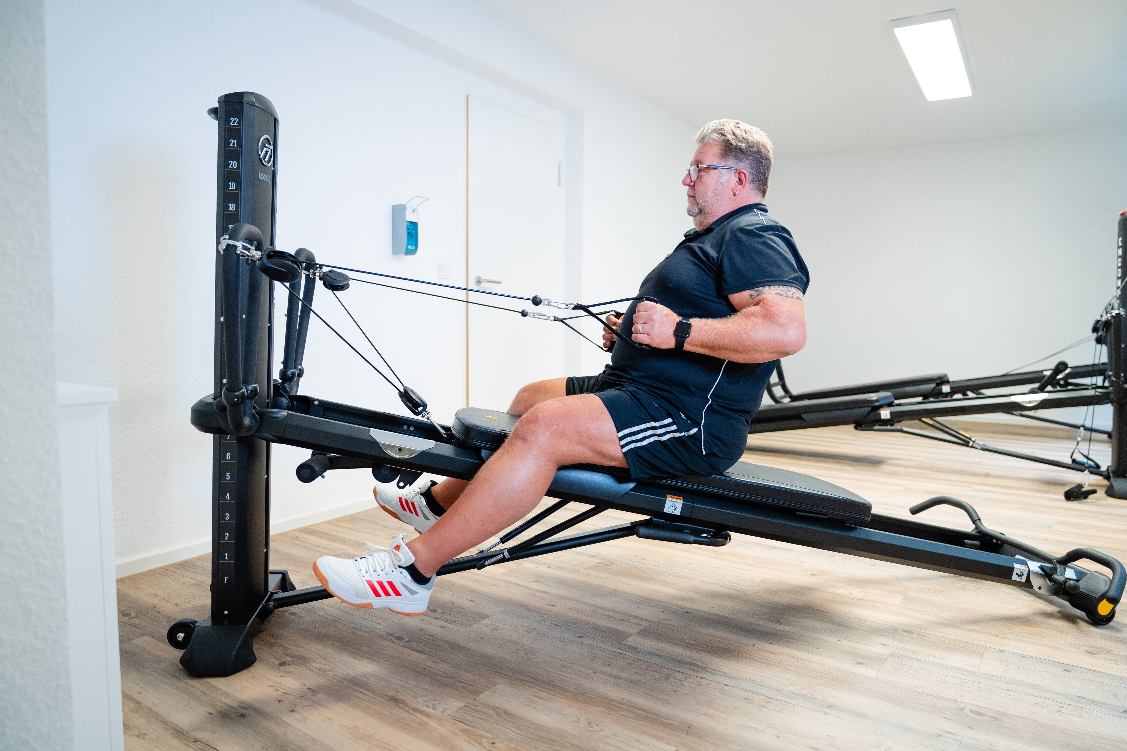 Gerätegestützte Krankengymnastik im Rahmen der physiotherapeutischen Rehabilitation in Köln